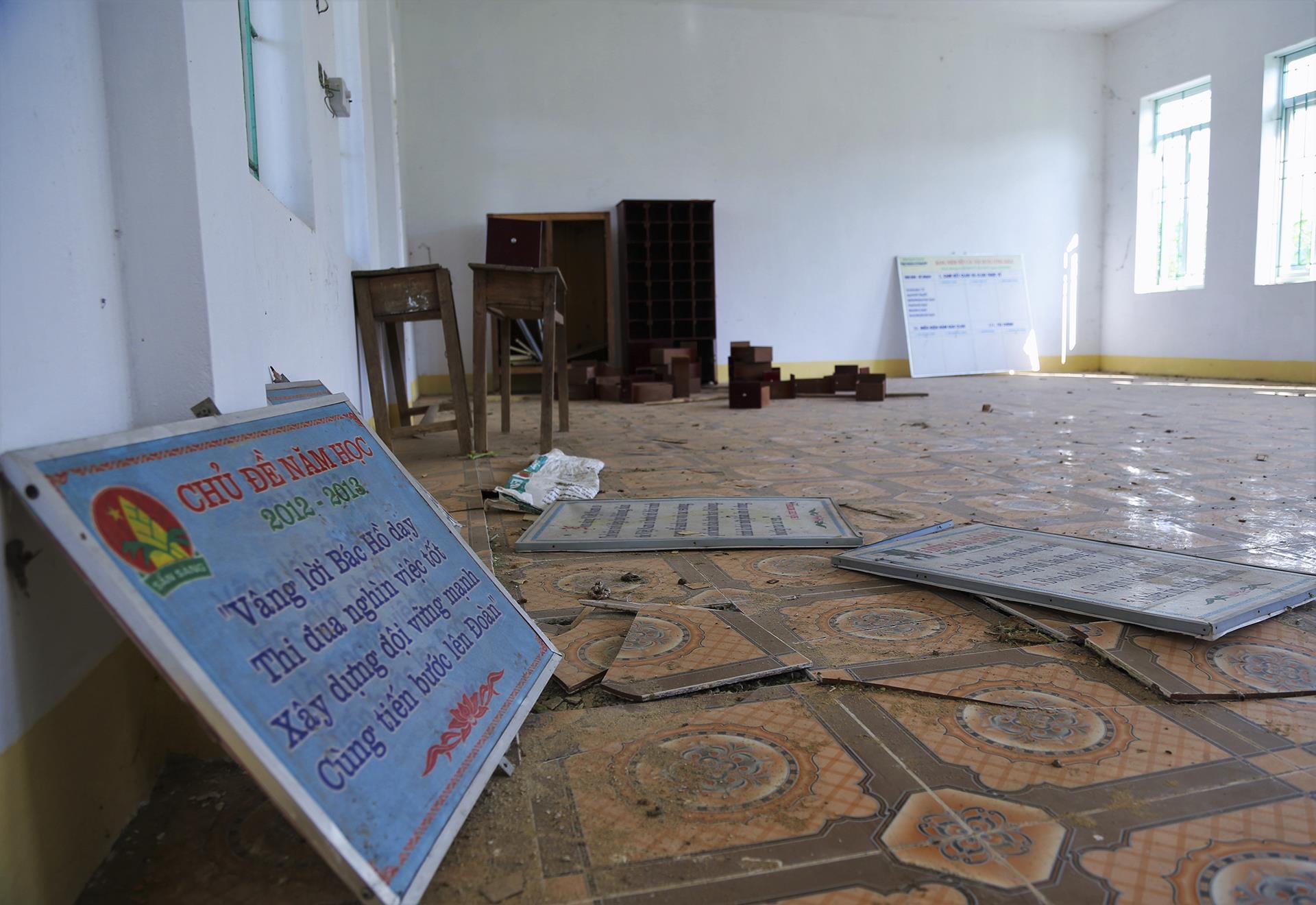 Trường học tiền tỷ bỏ hoang ảnh 4 Truong hoc tien ty bo hoang anh 4