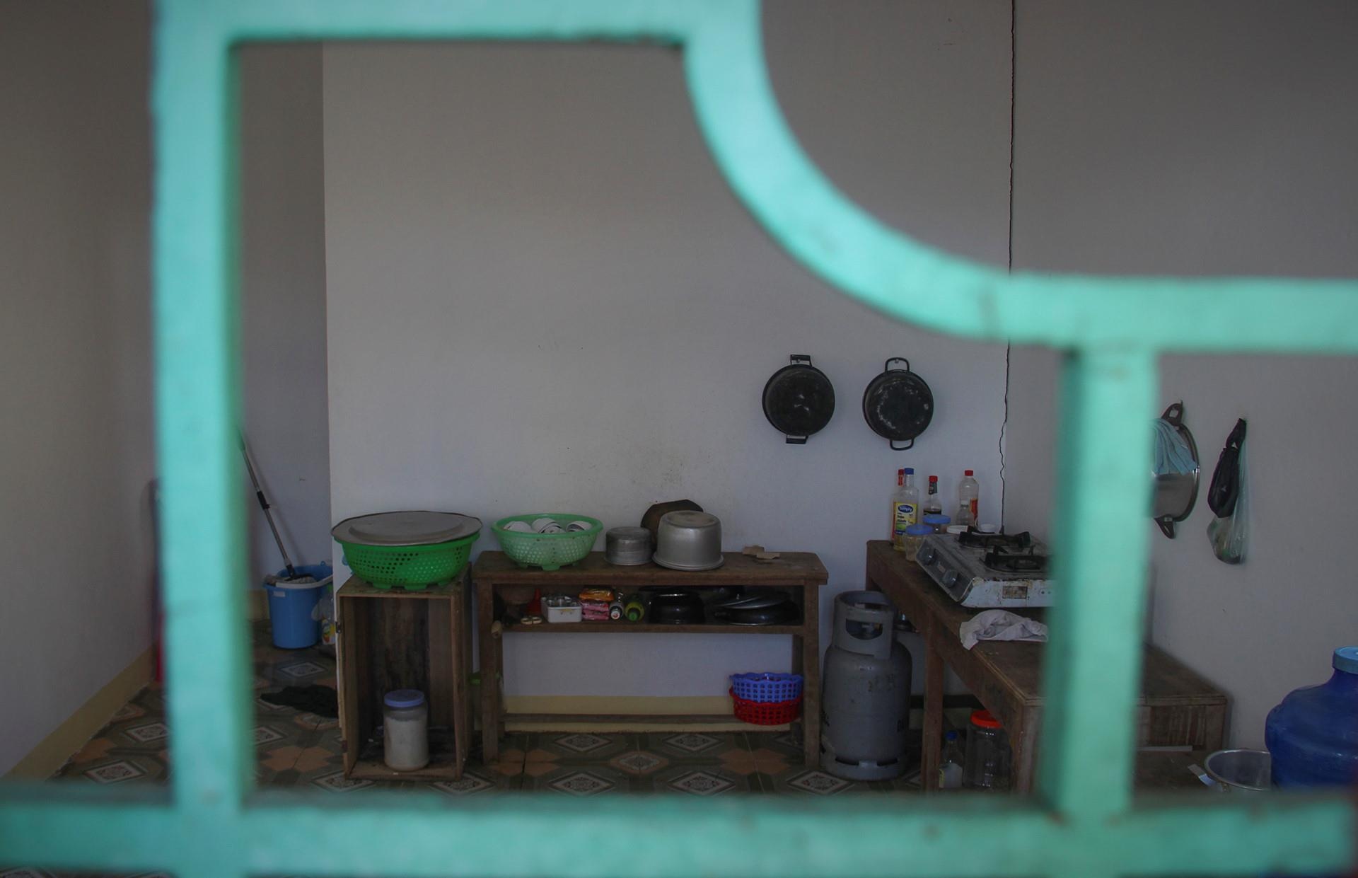 Trường học tiền tỷ bỏ hoang ảnh 10 Truong hoc tien ty bo hoang anh 10