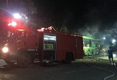 xe giường nằm bốc cháy ảnh 1 xe giuong nam boc chay anh 1