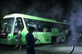 Xe giuong nam boc chay luc rang sang nghi do rom cuon gam hinh anh