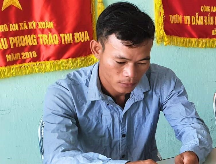 Công an viên đánh bé gái  ảnh 1 Cong an vien danh be gai anh 1