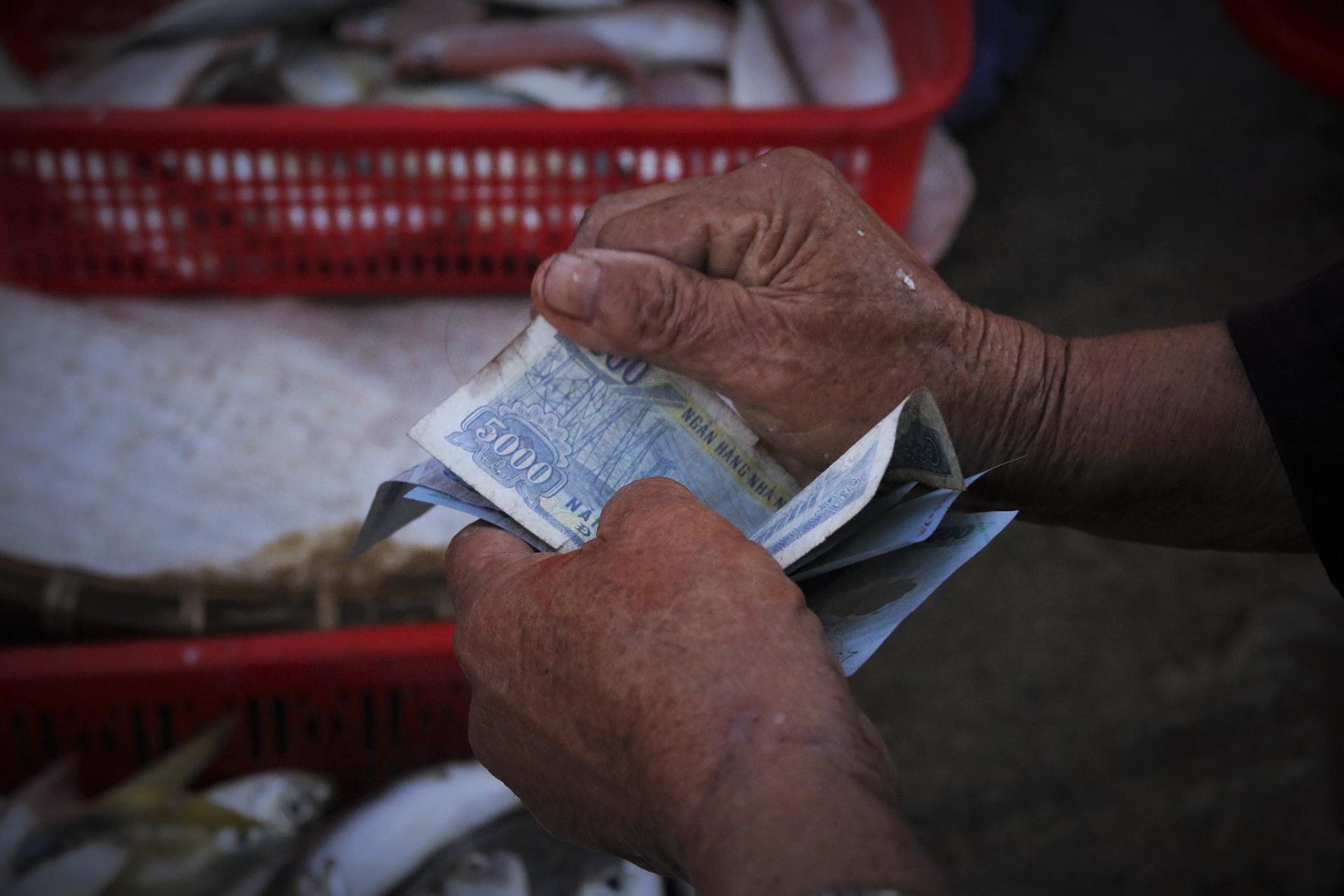 nu phu doi ca noi cang bien anh 7