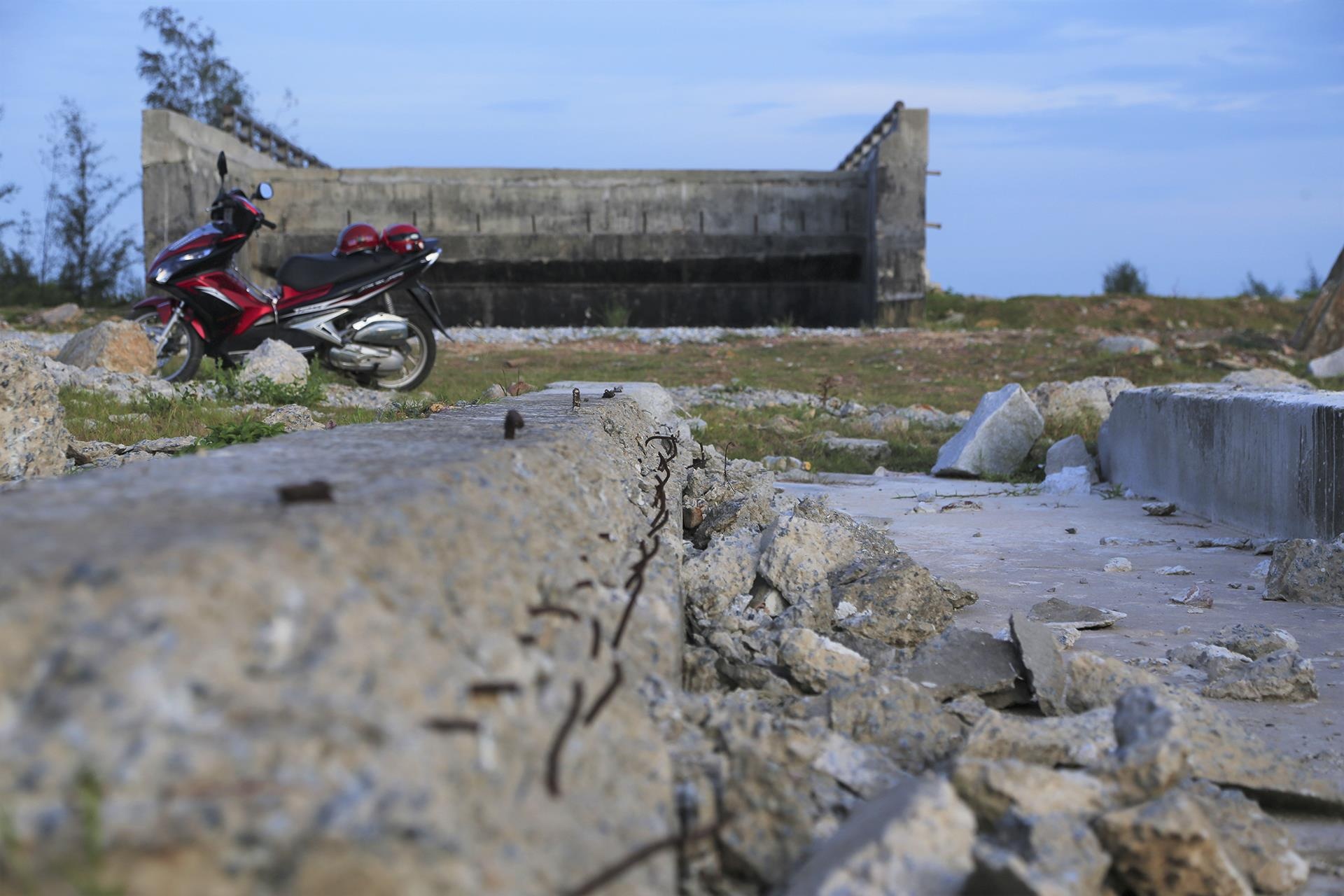 Cau 12 ty xay xong 3 nam khong su dung vi thieu duong dan hinh anh