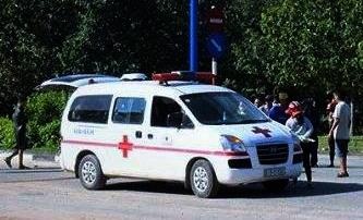 Nguoi dan ong tu vong bat thuong giua duong hinh anh