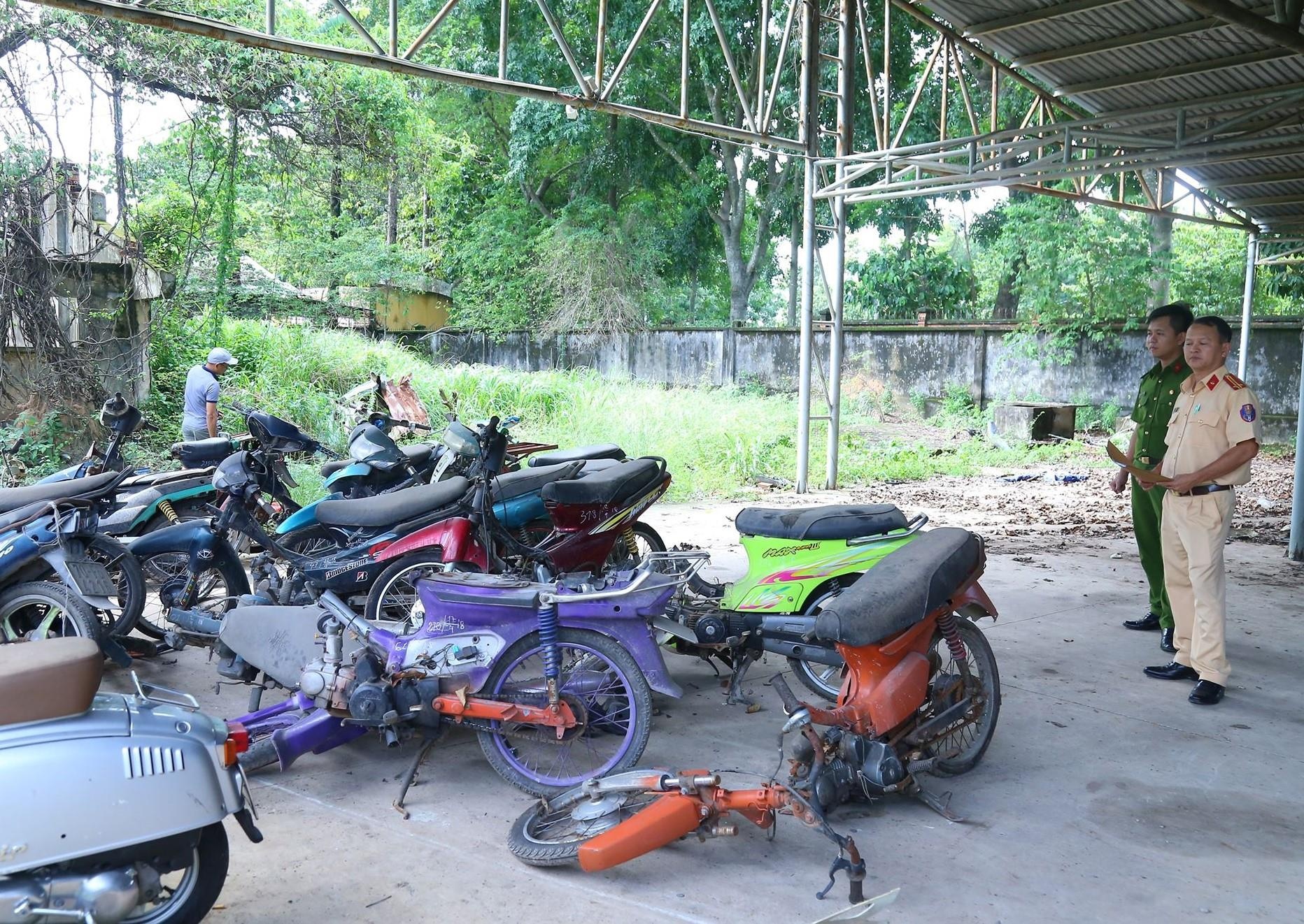 tiêu hủy xe máy vi phạm ảnh 1 tieu huy xe may vi pham anh 1