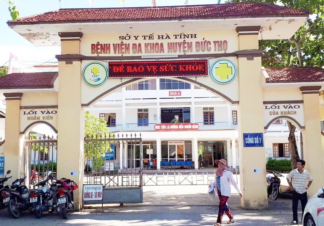 bé trai bị bác sĩ kéo đứt cổ ảnh 2 be trai bi bac si keo dut co anh 2