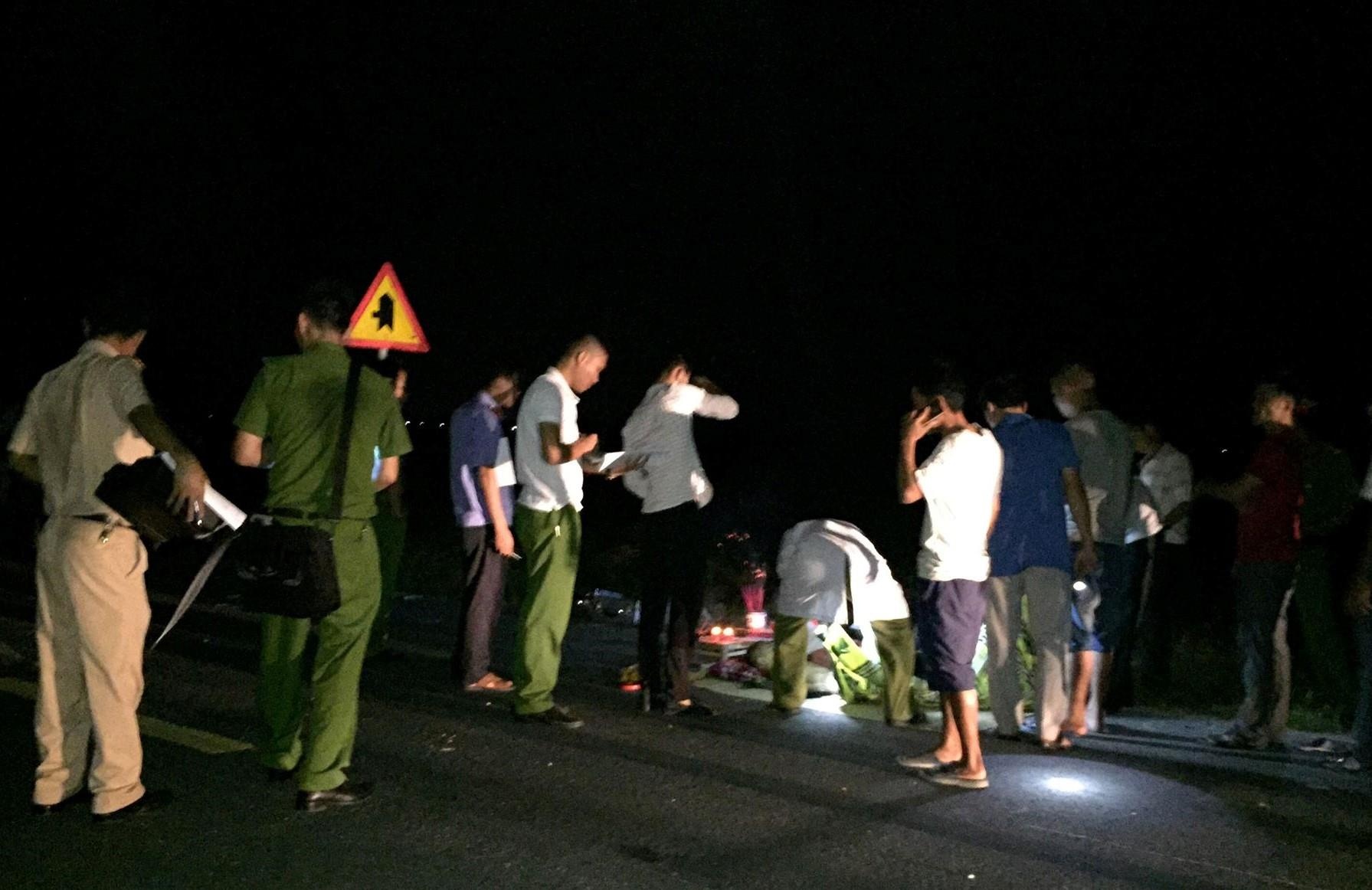 Tài xế ôtô 7 chỗ tông chết 3 em nhỏ ảnh 1 Tai xe oto 7 cho tong chet 3 em nho anh 1