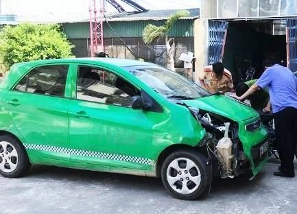 Tai xe bo tron sau khi tong 5 nguoi bi thuong hinh anh