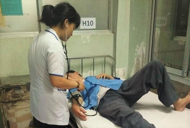 nhân viên y tế bị đánh ảnh 1 nhan vien y te bi danh anh 1