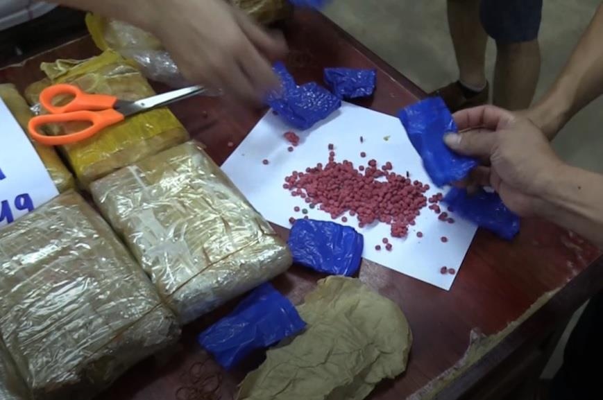 Ba ke mang 62.000 vien ma tuy qua bien gioi bi bat hinh anh