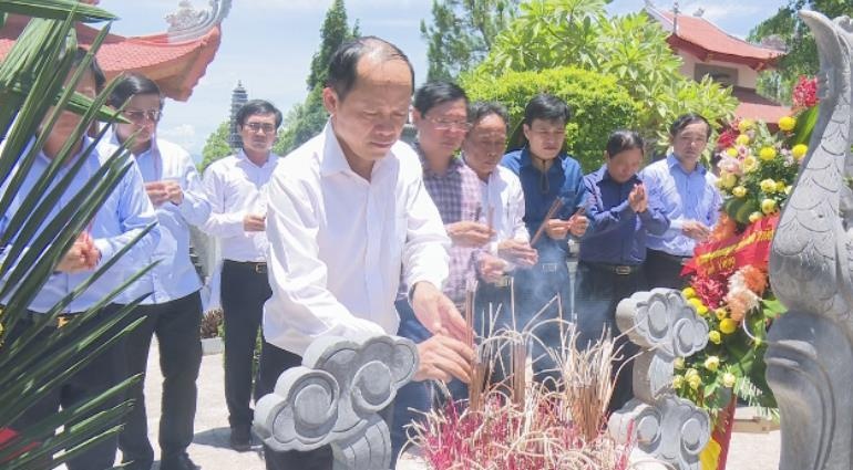 Ha Tinh ly giai viec 'chi 4,7 ty thap huong cho liet si' hinh anh