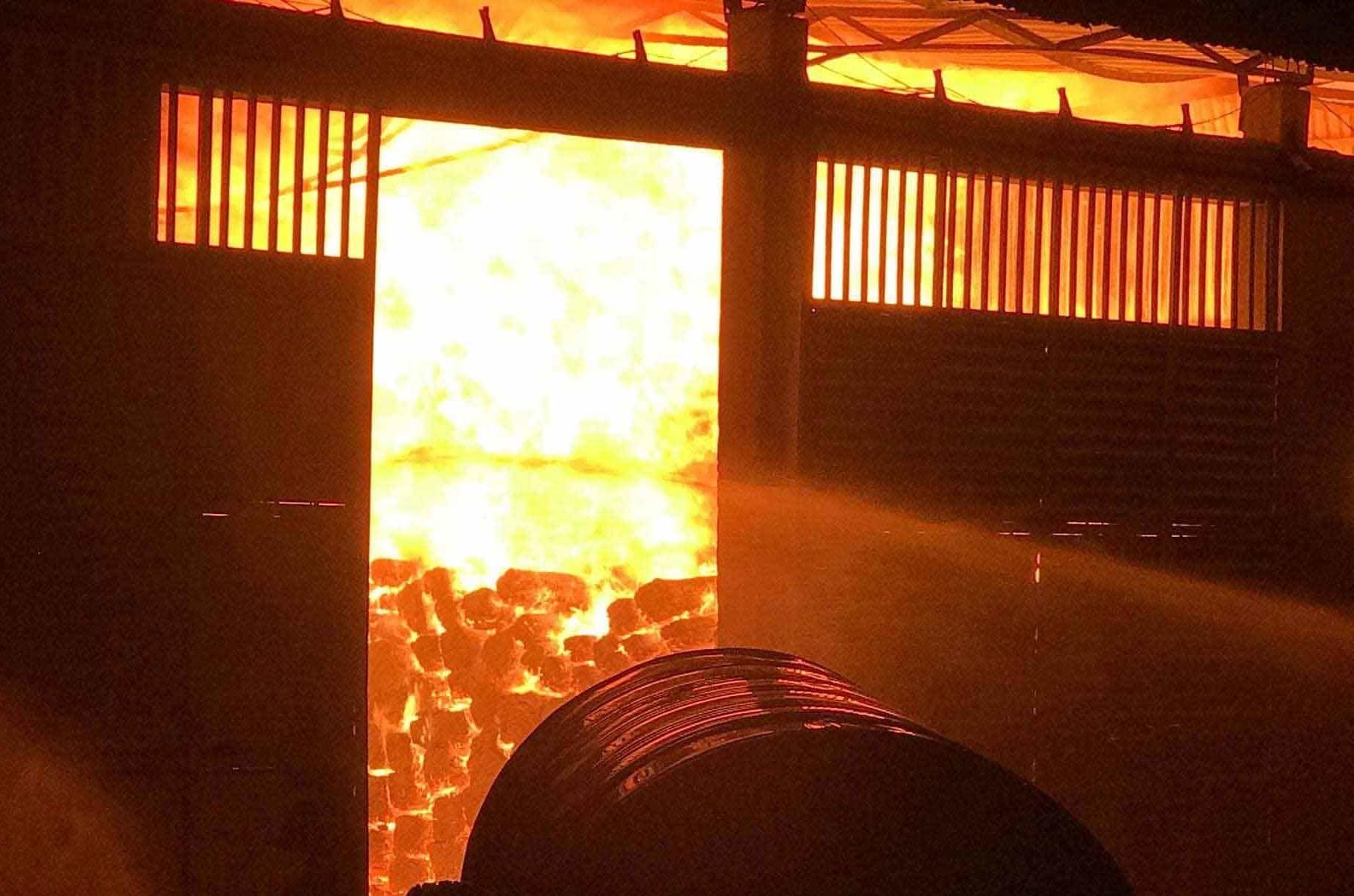 Chay ngun ngut o kho go huong tien ty hinh anh