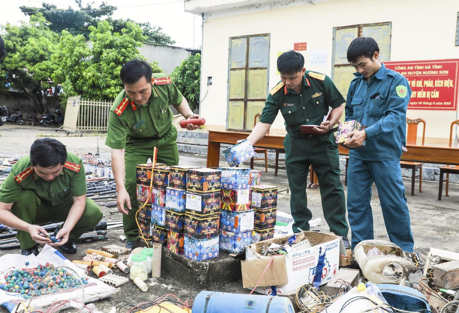 tieu huy vu khi nong anh 2