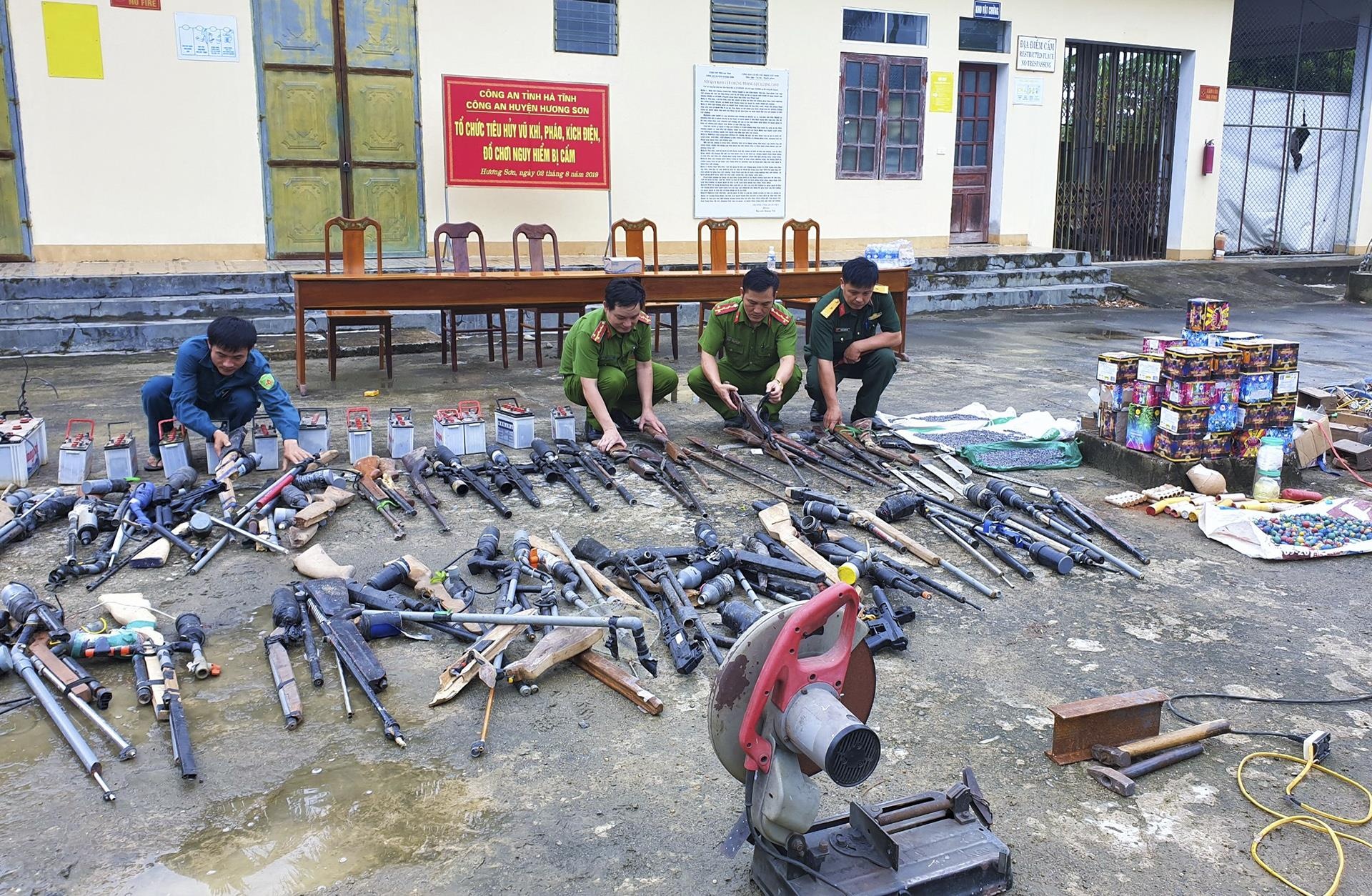 tieu huy vu khi nong anh 1