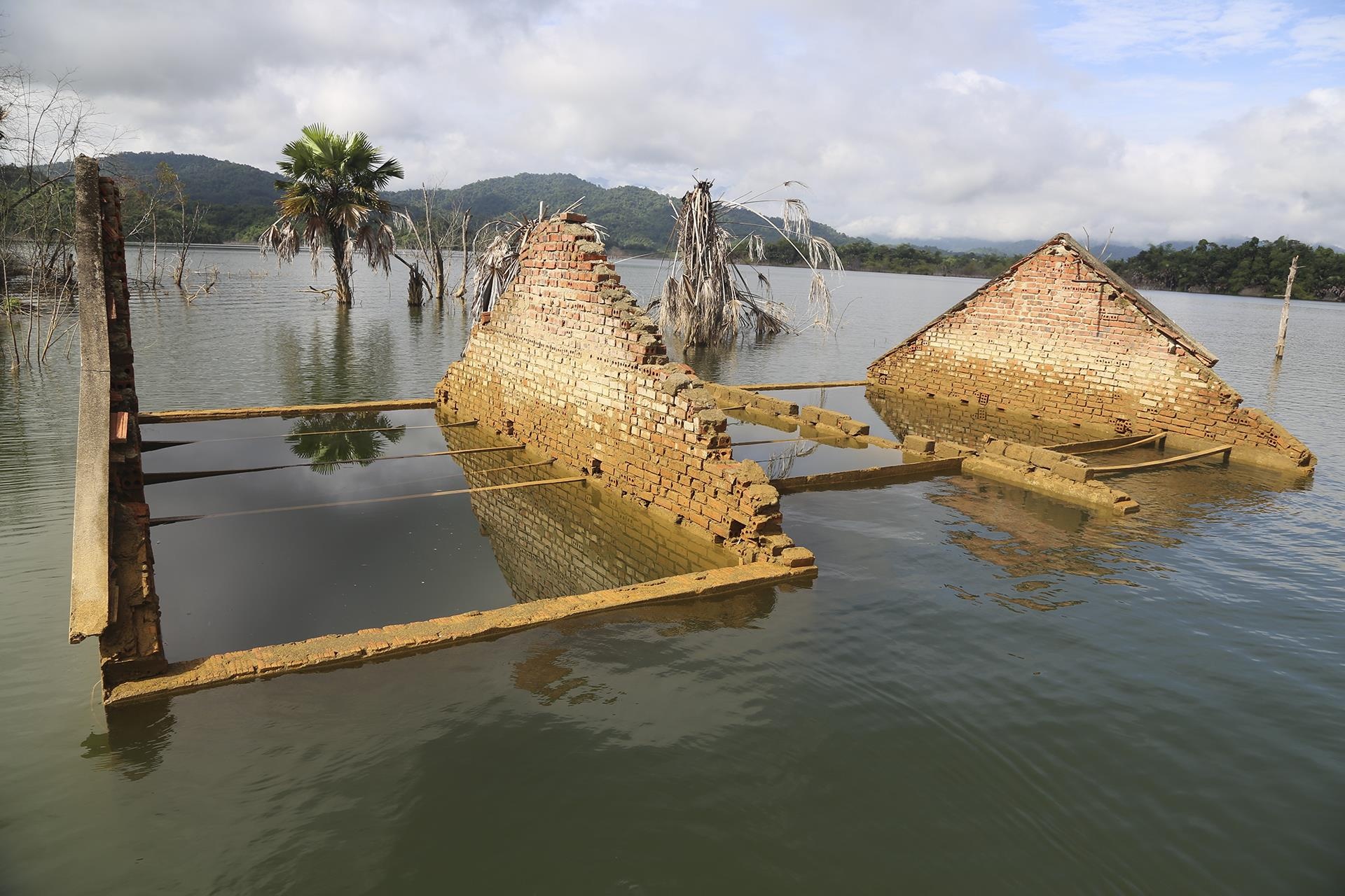 Con gi trong ho chua nuoc lon thu 3 Viet Nam? hinh anh