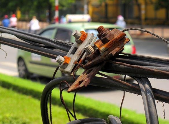 Vuong day dien rot xuong duong, nu sinh 17 tuoi tu vong hinh anh