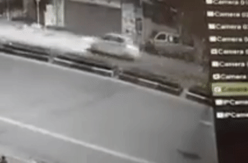 Khoanh khac xe may cho 5 thanh nien lao vao dai phan cach hinh anh