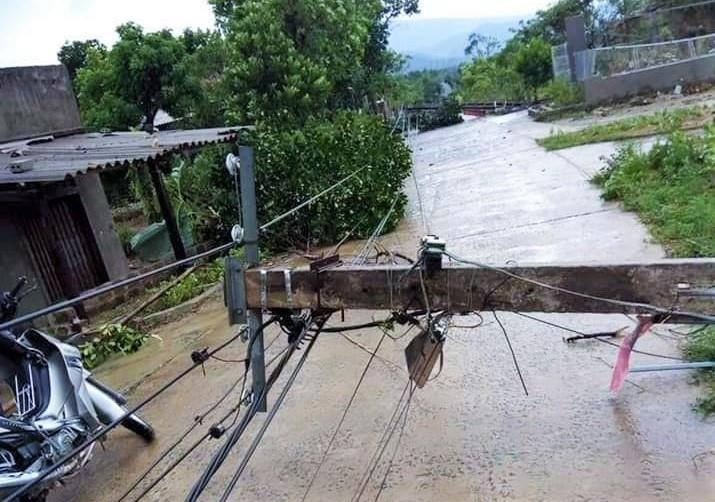 lốc xoáy làm tốc mái nhà ảnh 2 loc xoay lam toc mai nha anh 2