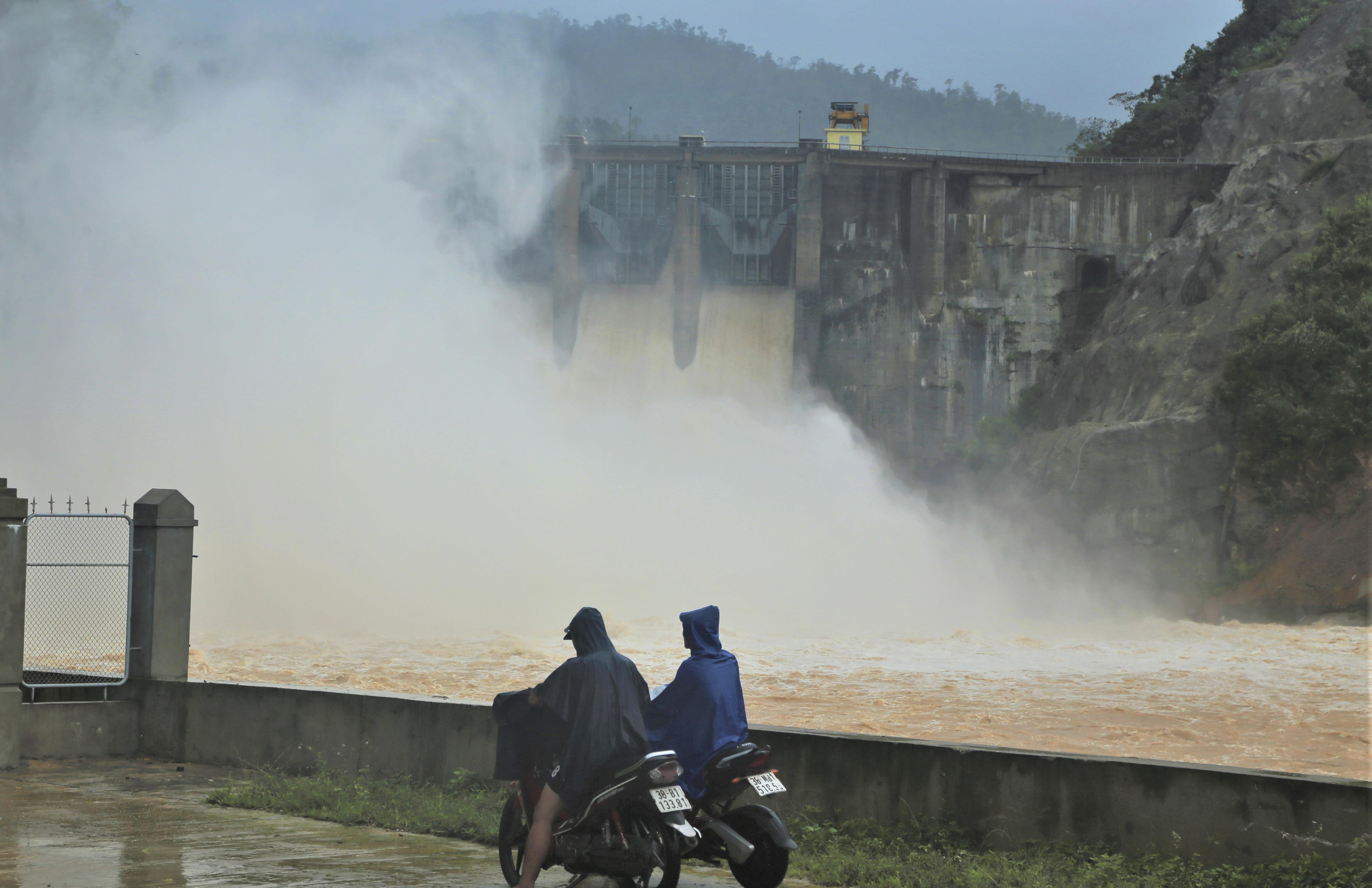 Hang nghin hoc sinh phai nghi hoc vi mua lu hinh anh