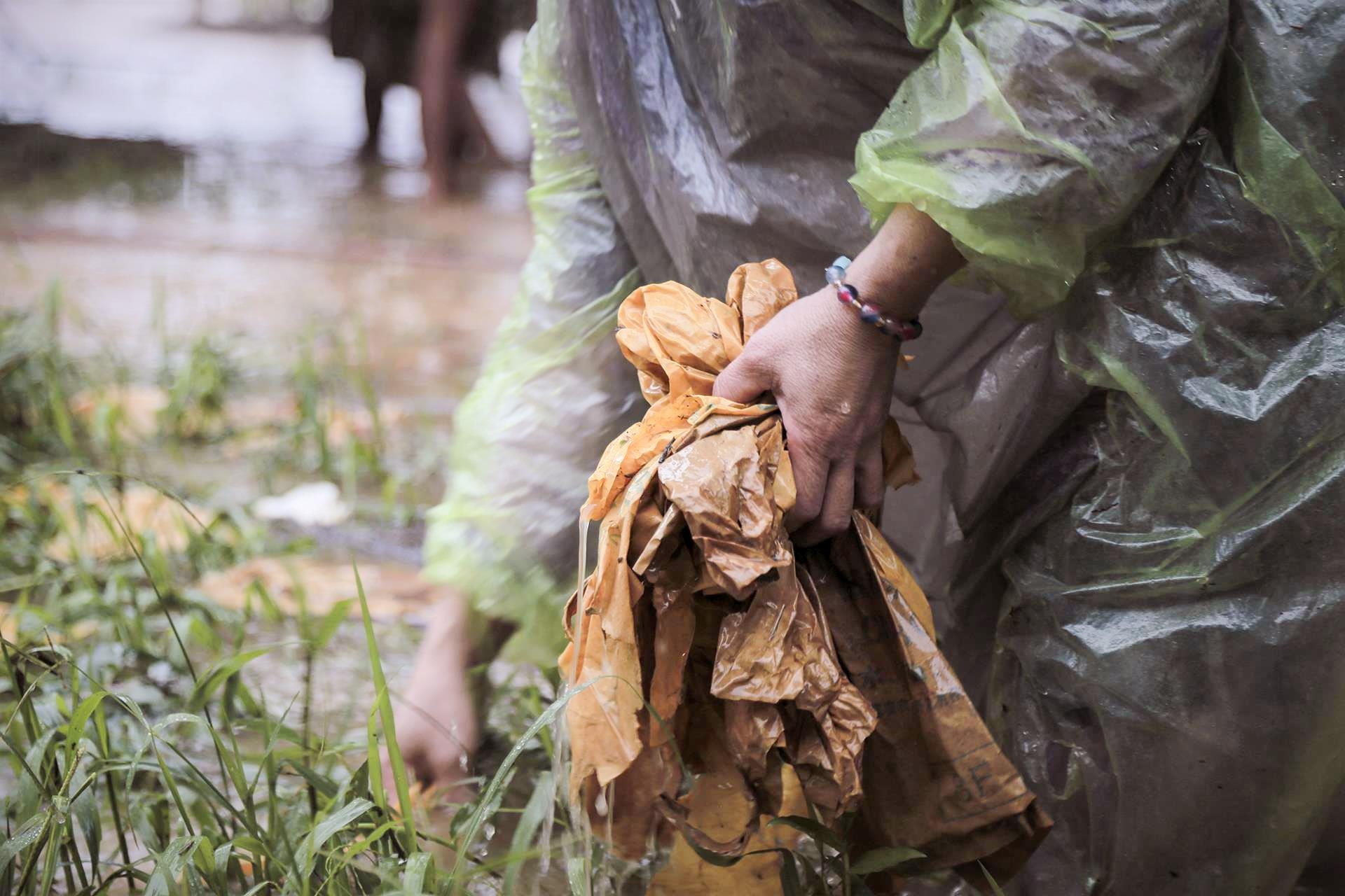 buoi Phuc Trach ngap chim trong lu anh 9