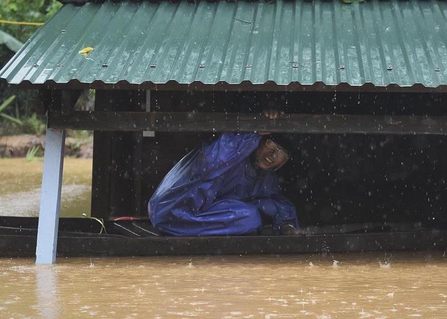 Lu ve, nhieu noc nha mien Trung chi con lo nho mai hinh anh
