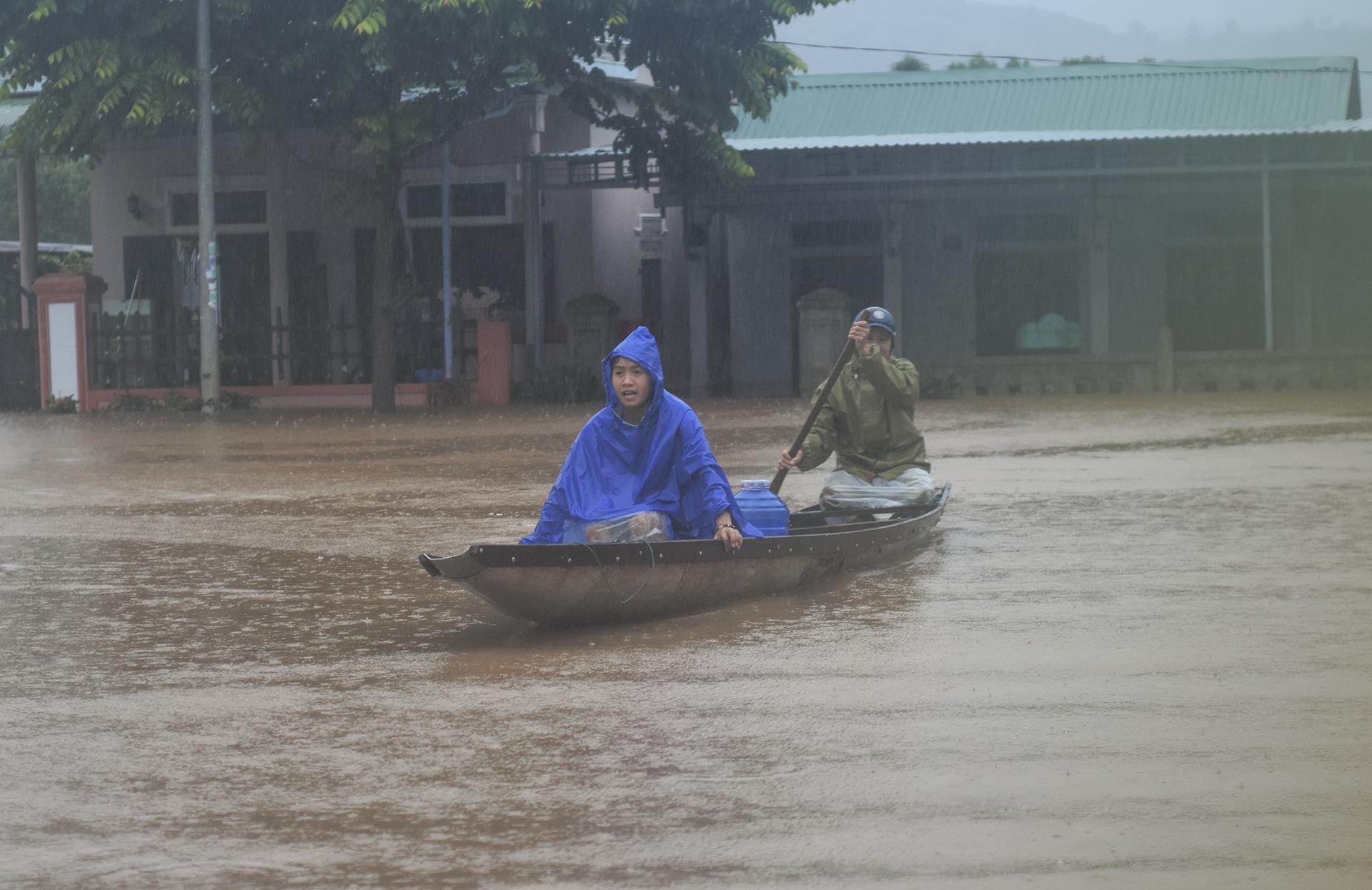 mưa lũ ở miền Trung ảnh 7 mua lu o mien Trung anh 7