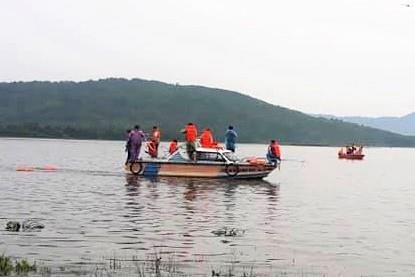 Hai anh em tu vong khi di danh bat ca hinh anh