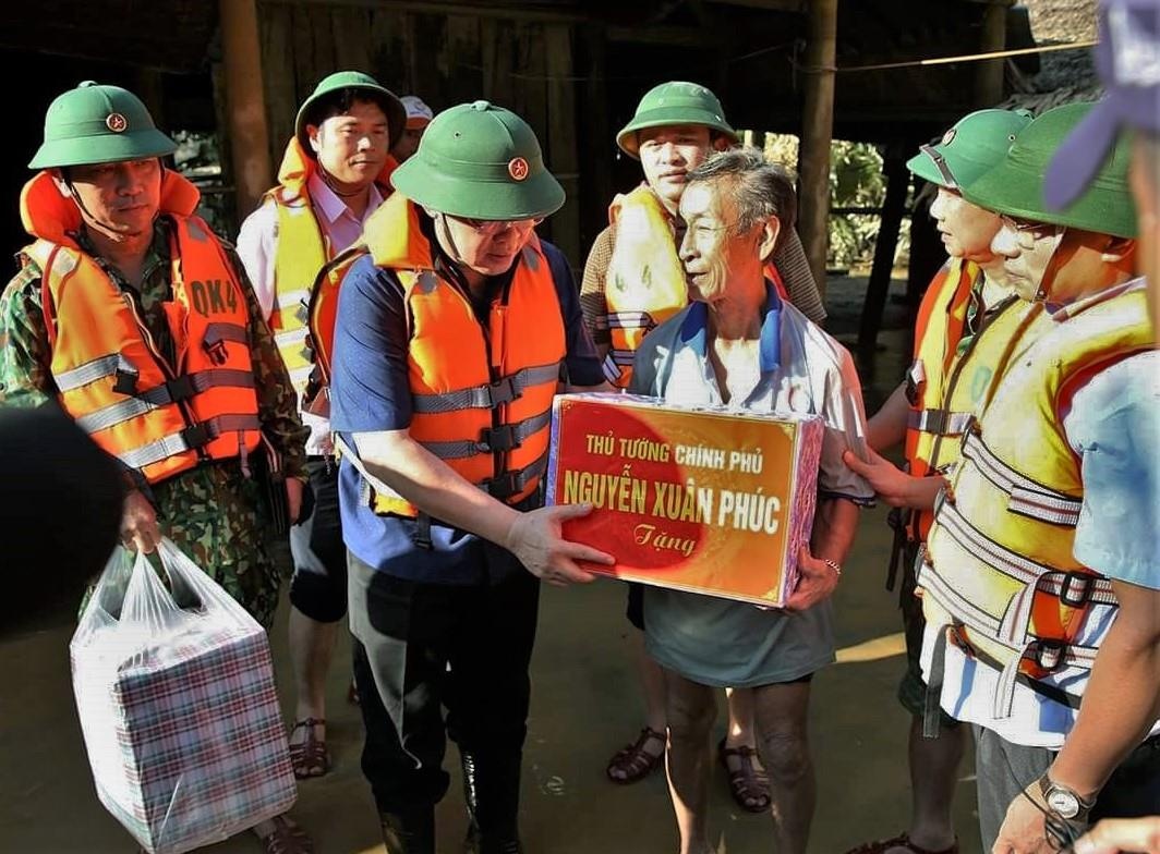 Chinh phu ho tro 2.000 tan gao cho nguoi dan vung lu hinh anh