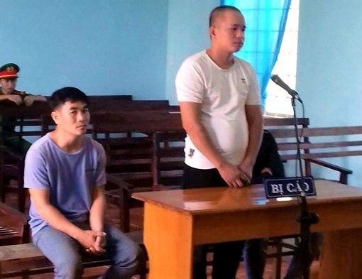 Ba thanh nien trom cho lien tinh linh an hinh anh