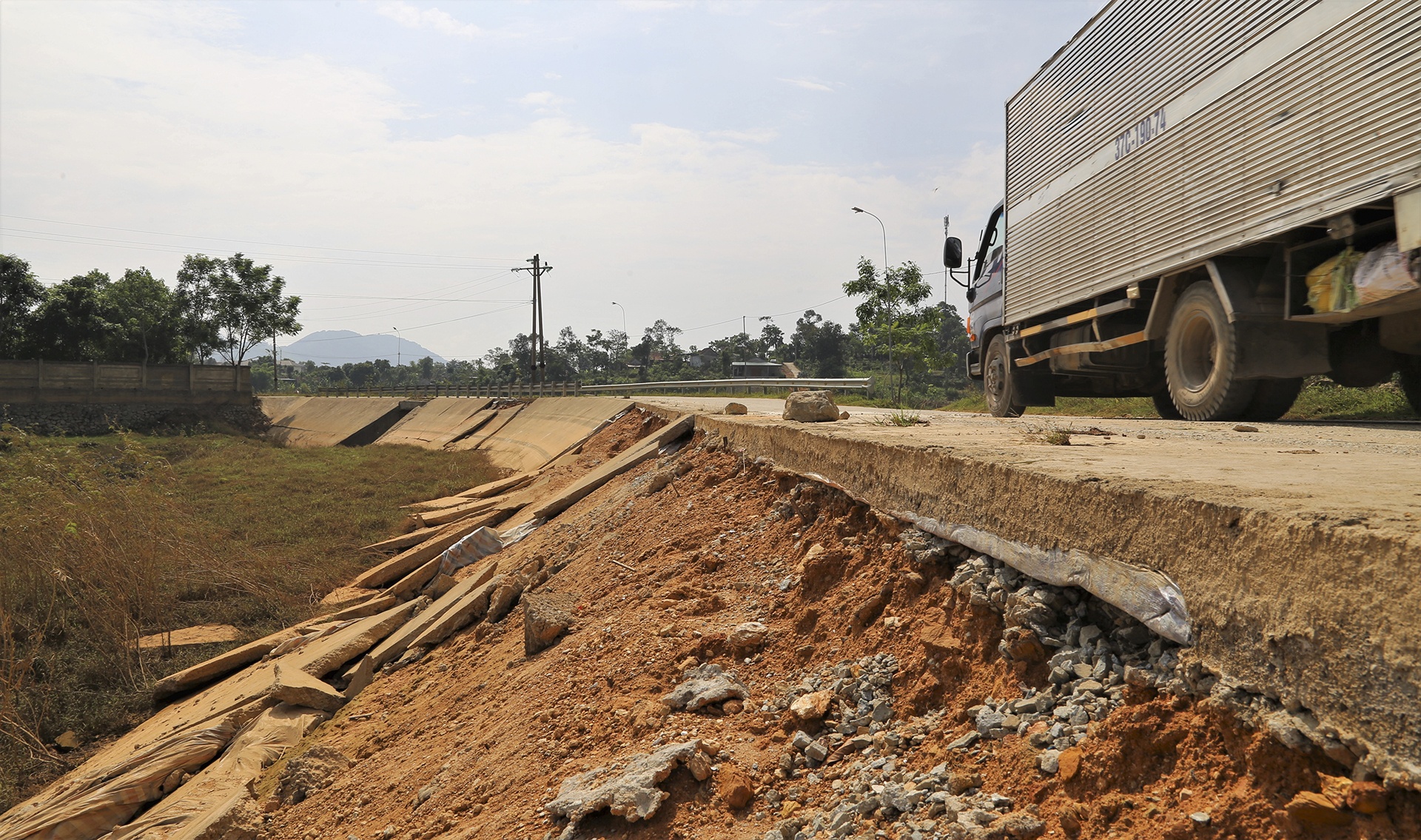 duong thoat lu tan hoang anh 12