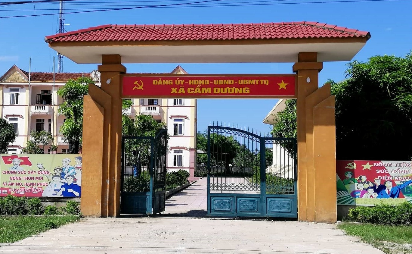 cán bộ xã sử dụng bằng giả ảnh 1 can bo xa su dung bang gia anh 1