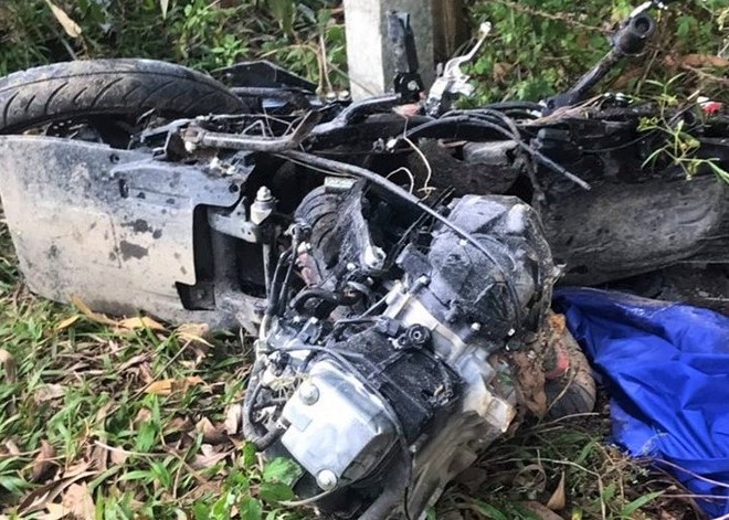 xe máy đối đầu ôtô bán tải ảnh 2 xe may doi dau oto ban tai anh 2