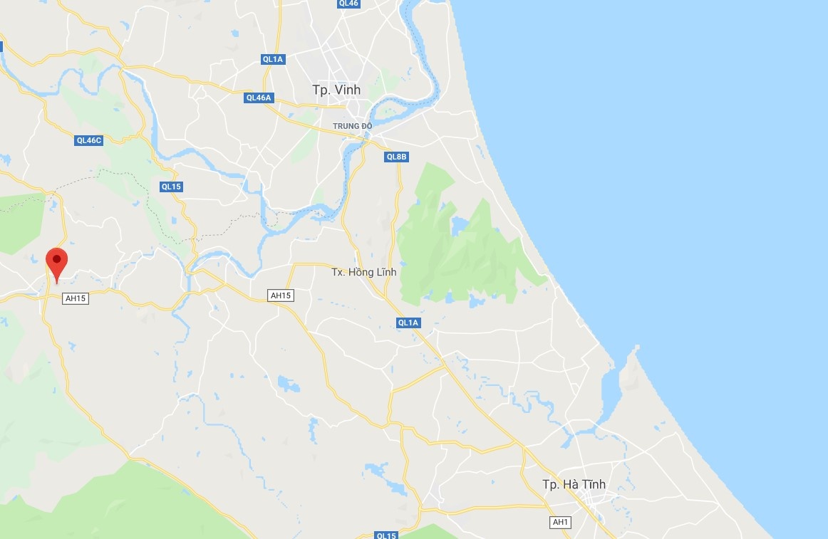 xe khách lật nghiêng dưới ruộng ảnh 3 xe khach lat nghieng duoi ruong anh 3