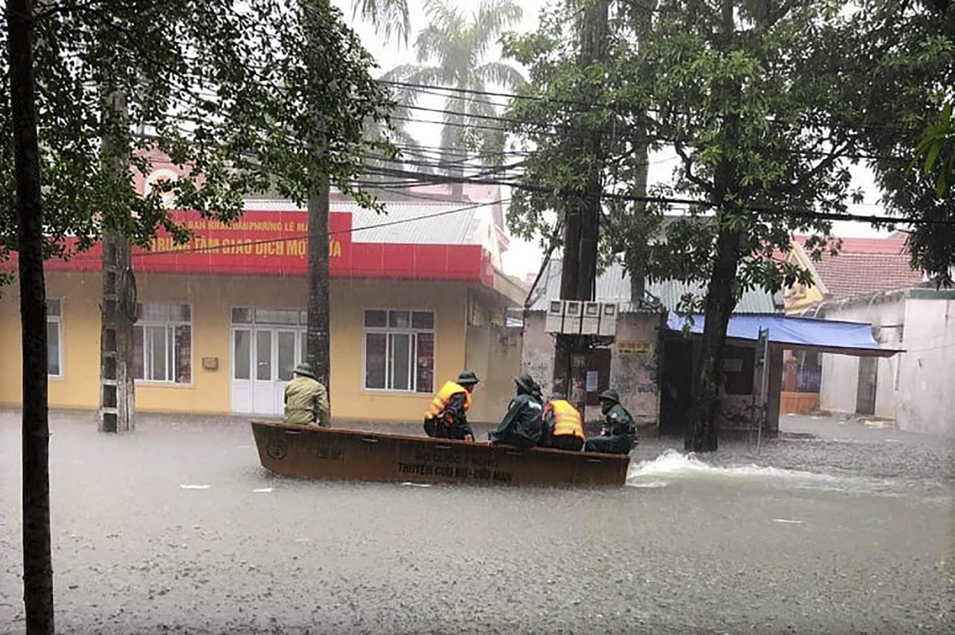 duong ngap thanh song do mua keo dai anh 10