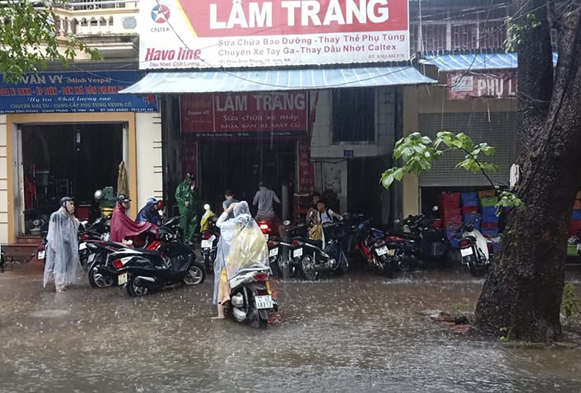 duong ngap thanh song do mua keo dai anh 12