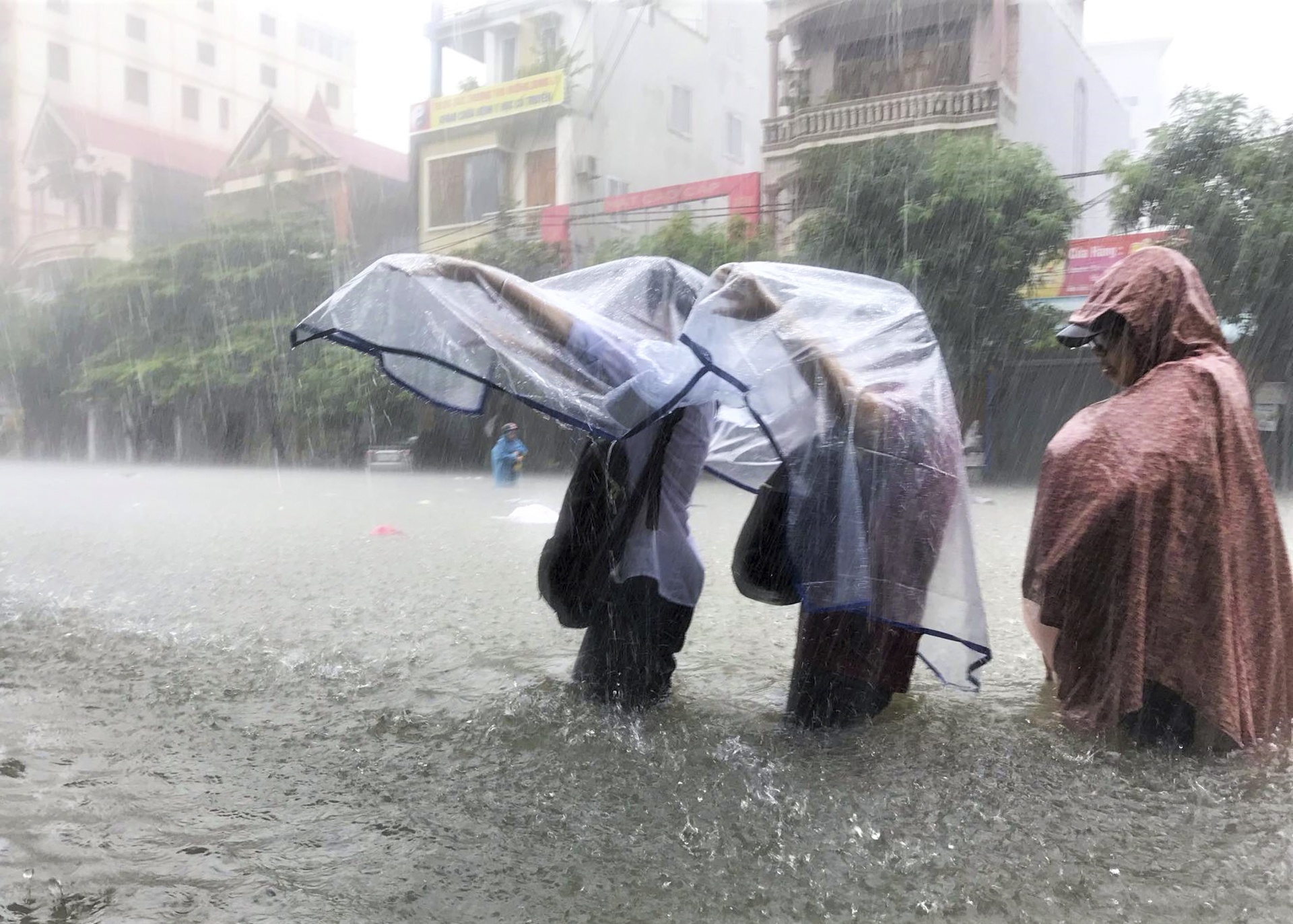 duong ngap thanh song do mua keo dai anh 13