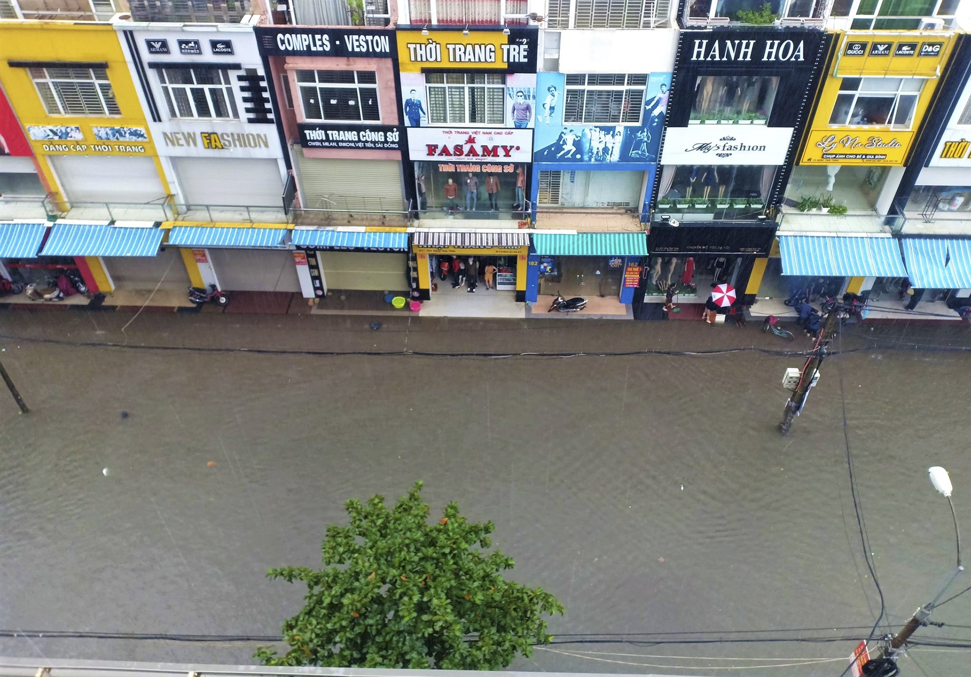 duong ngap thanh song do mua keo dai anh 1