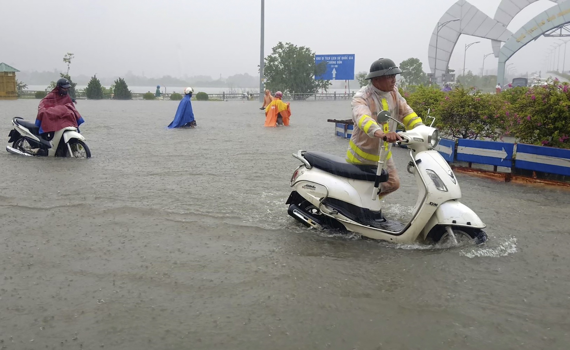 duong ngap thanh song do mua keo dai anh 7