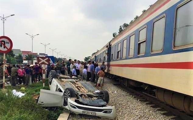 Tau hoa tong oto, nu tai xe thiet mang hinh anh