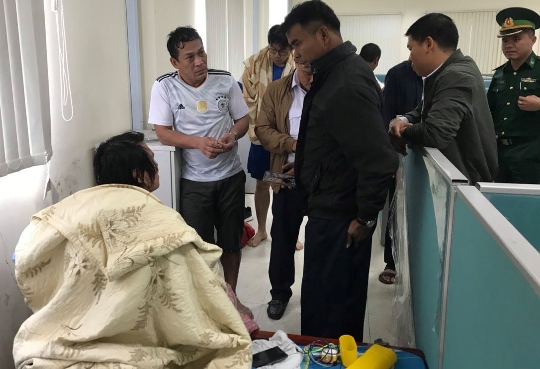 tàu hàng sắp chìm trên biển ảnh 2 tau hang sap chim tren bien anh 2