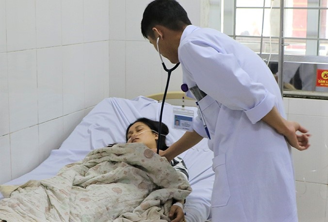 Nguoi phu nu moi sinh nhap vien do ngat khi CO hinh anh