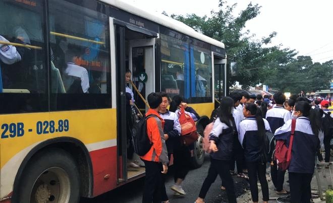 CSGT noi ve viec xu ly xe buyt 60 cho cho gan 120 hoc sinh hinh anh