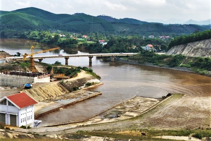 nuoc dap dang doi mau anh 1