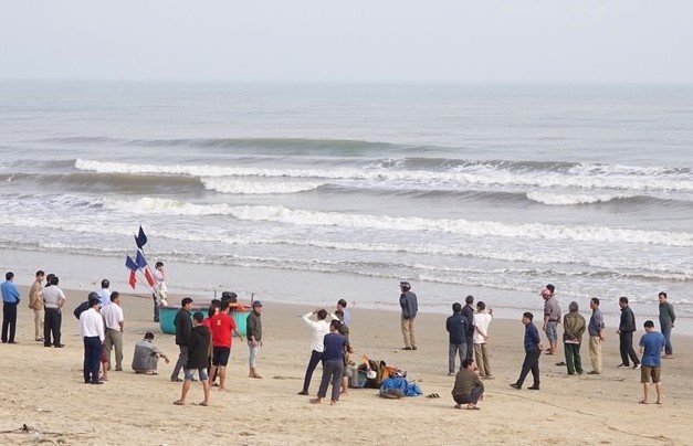 duoi nuoc khi tam bien anh 1