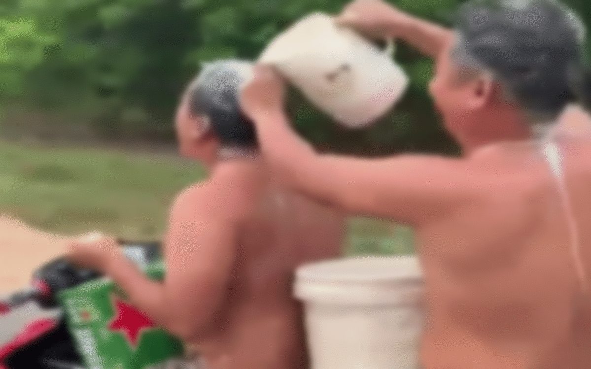 Hai thanh nien vua di xe may vua tam bi phat 1,8 trieu hinh anh