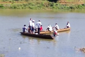 Lat thuyen khi hai cam, mot phu nu tu vong hinh anh