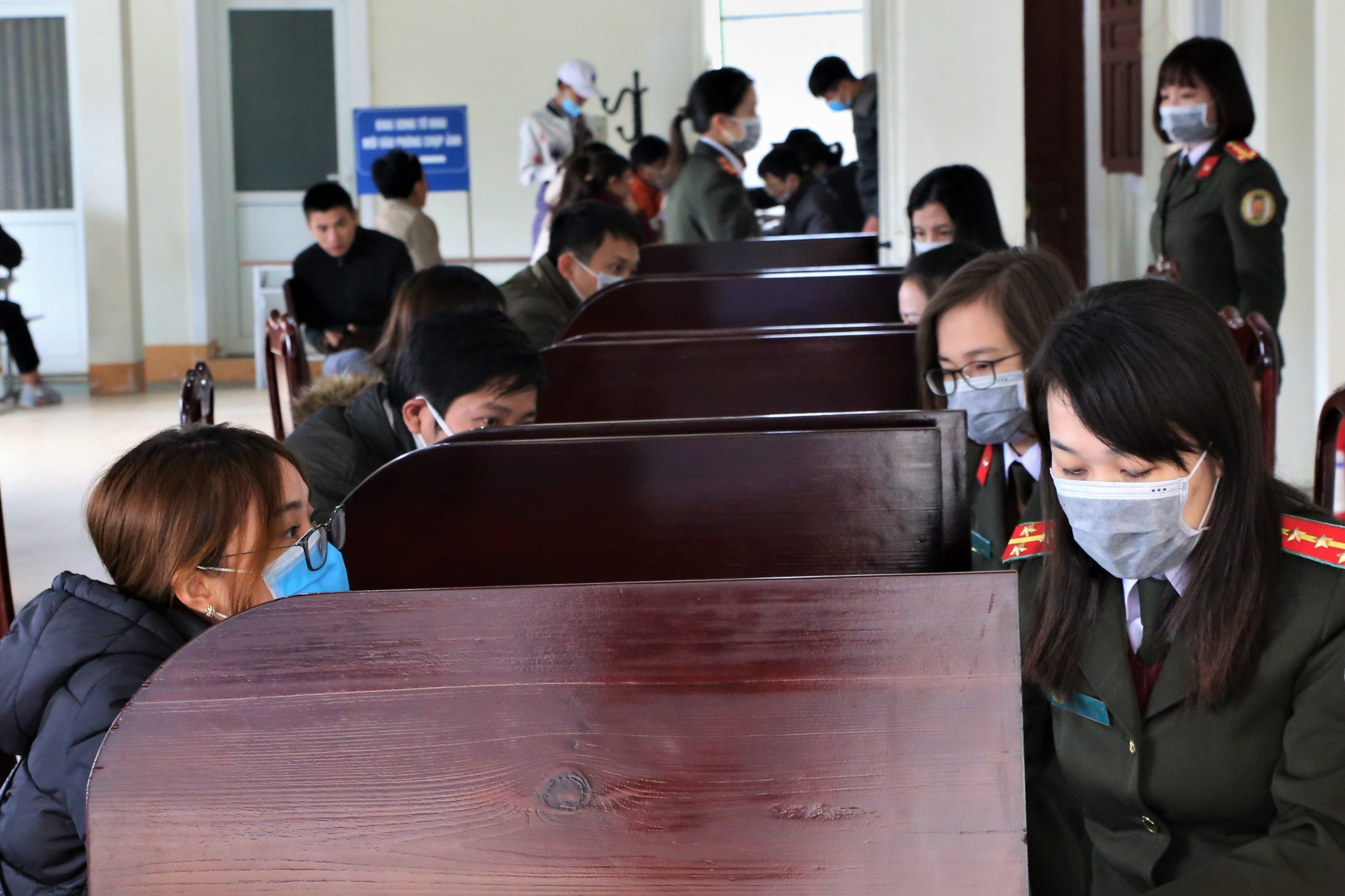 Bit khau trang khi lam ho chieu dau nam hinh anh