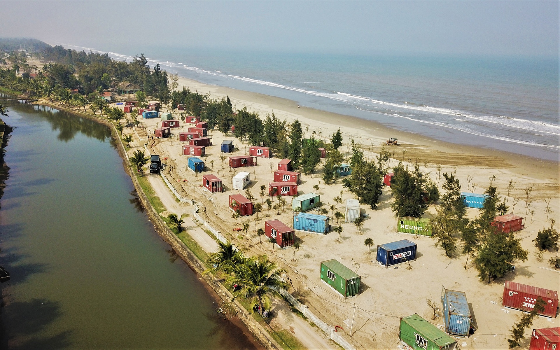 tram thung container giua rung phong ho anh 1