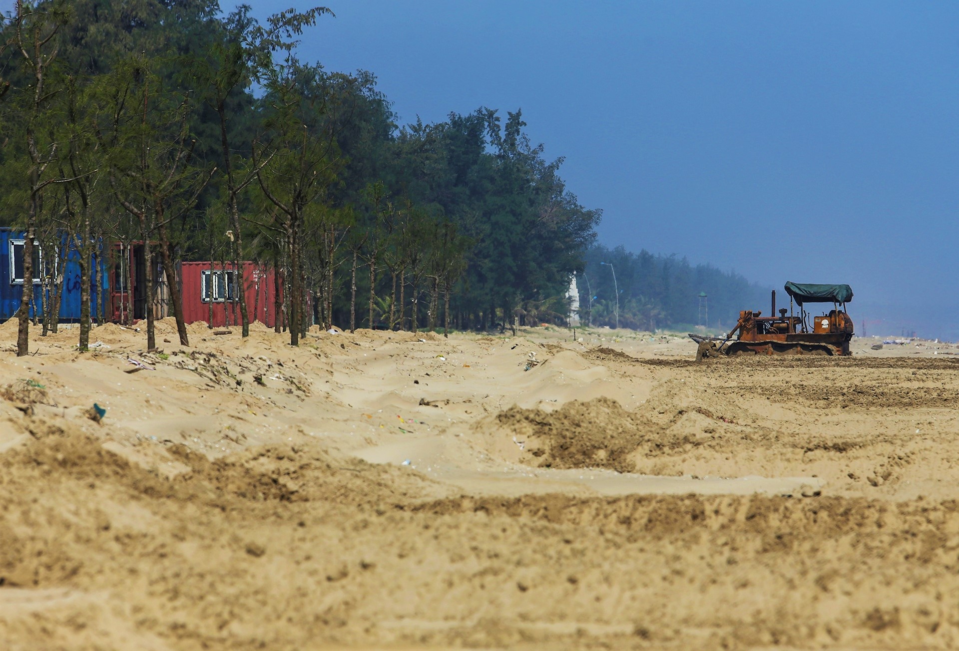 container trong rung phong ho anh 2