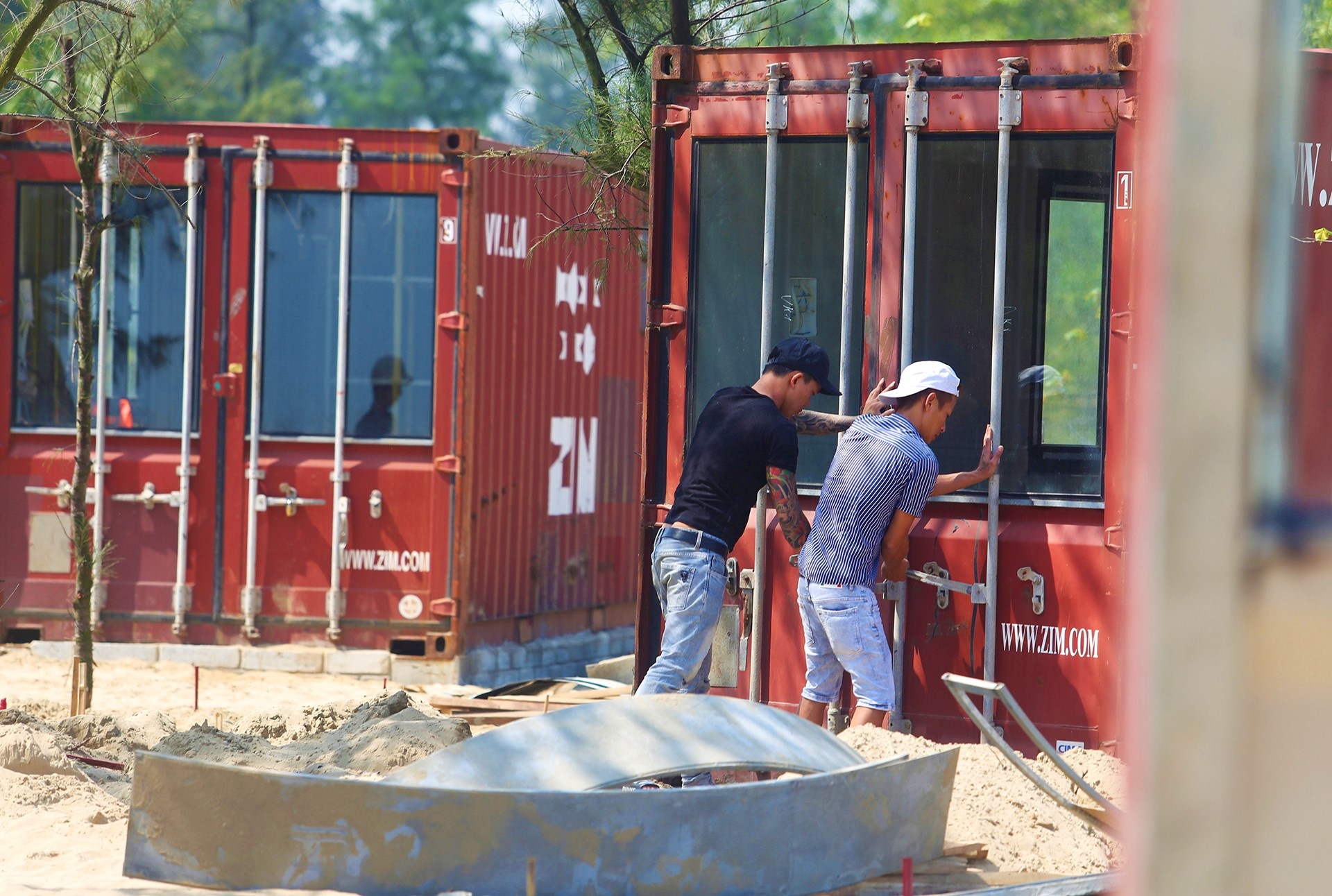 bai container trong rung phong ho anh 2